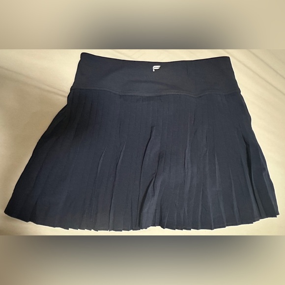 Fabletics Hot Shot Pleated Mini Skirt with Built-In Shorts - Navy NWT Large - Picture 2 of 3